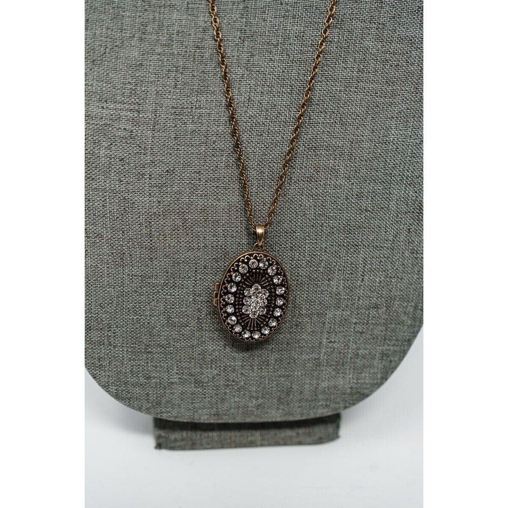 Vintage Gold Tone chain Locket Crystals pendant necklace adj 30" Magnetic clasp